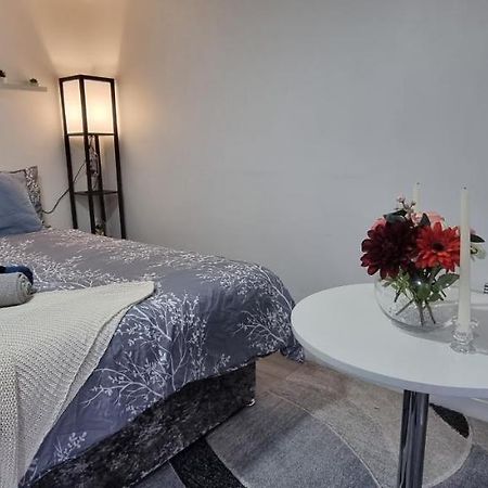 Apartmán Charming, Cosy Hideaway With Free Wifi, Parking Leeds  Exteriér fotografie